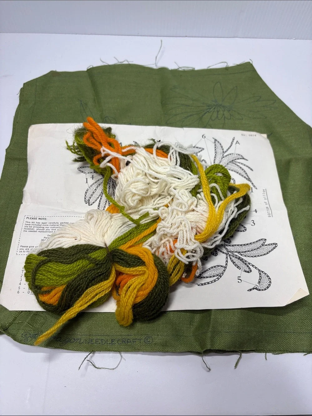 Paragon Needlecraft Crewel Daisy Pillow Kit